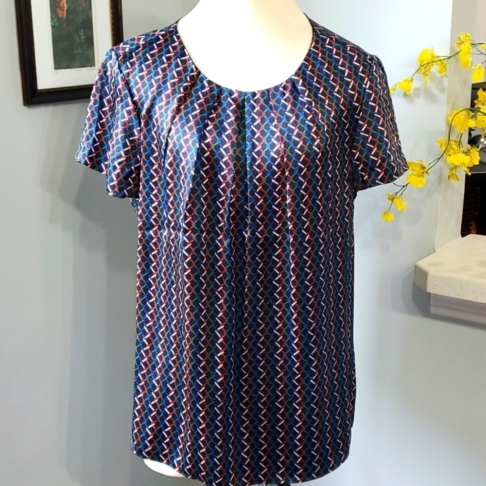 TALBOTS SILK BLOUSE.‎ Size 14. Short sleeve Very flattering style, black design.
